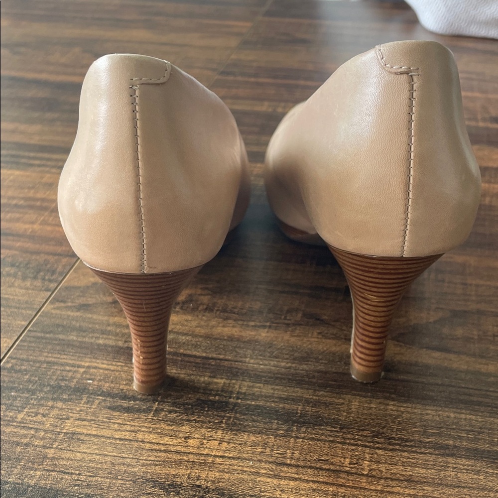 Clarks Artisan Tan Women's Heels Pumps - Picture 6 of 11